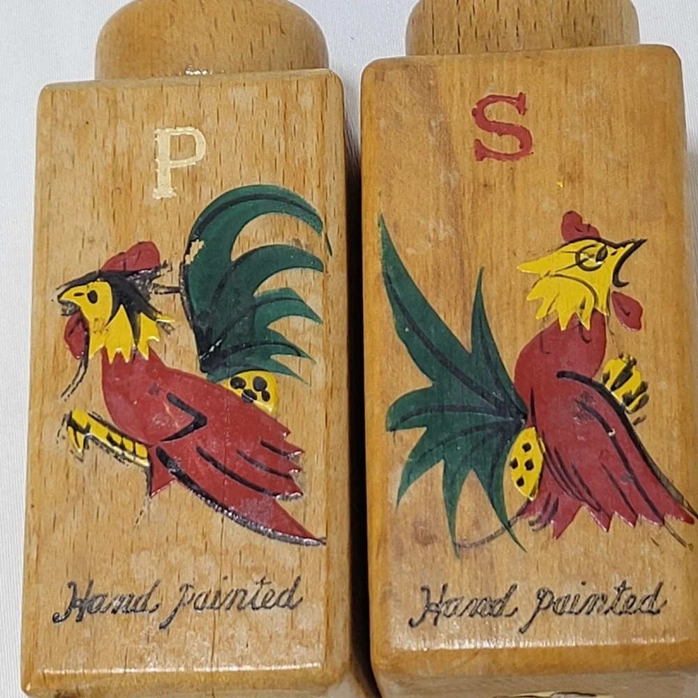 Vintage Wood Rooster Salt Pepper Shakers Hand Painted Farmhouse Kitchen Pair
